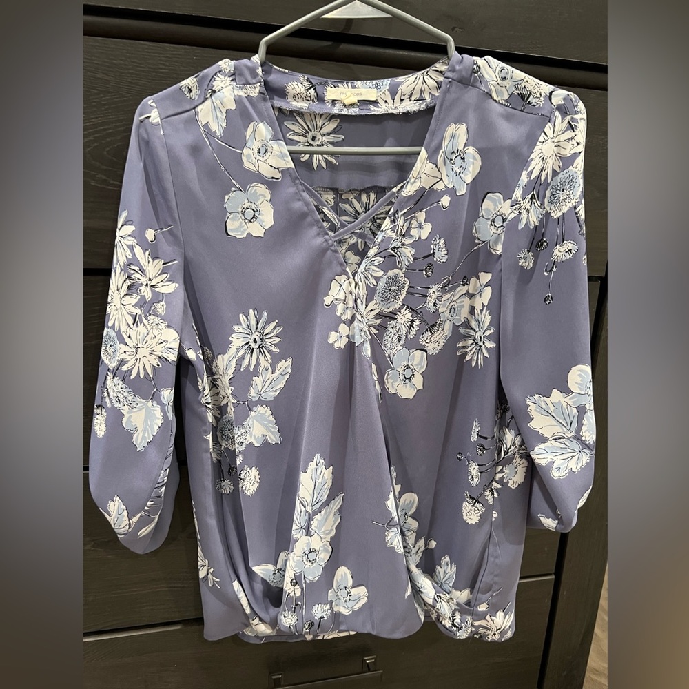 Maurice’s periwinkle flowered blouse 3/4 sleeve size Small
